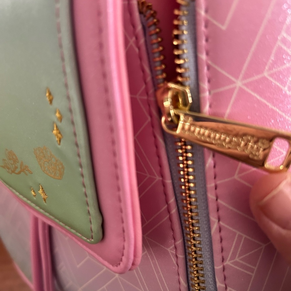 ✨💜💖Loungefly Wicked Iridescent Ombre Mini Backpack💖💜✨ - Picture 4 of 10